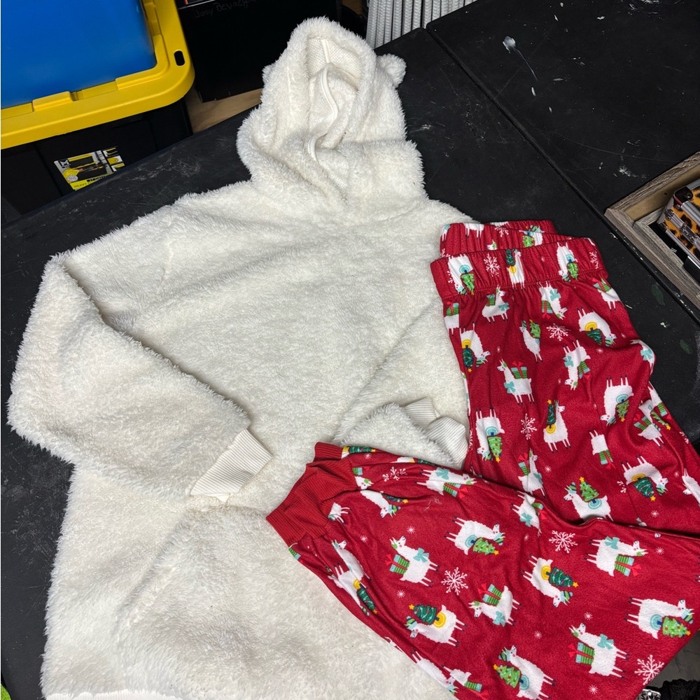 Wondershop Pajama Set - Festive Red and Cozy White